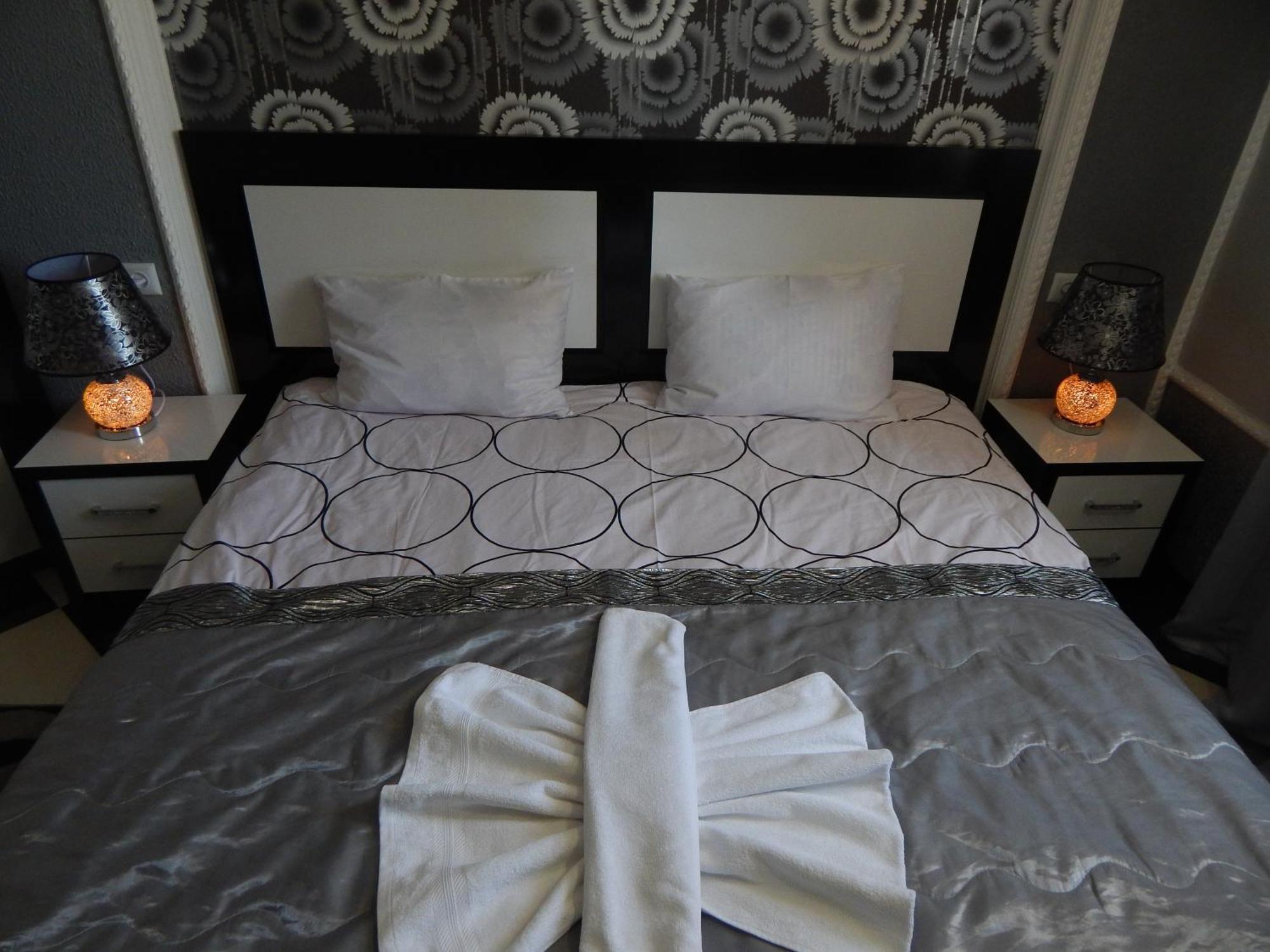B&B Europa Hotel Kutaisi Oda fotoğraf